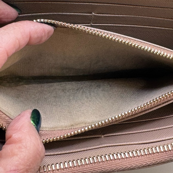 Prada - authentic Saffiano leather taupe zip around wallet - GUC - Picture 12 of 14